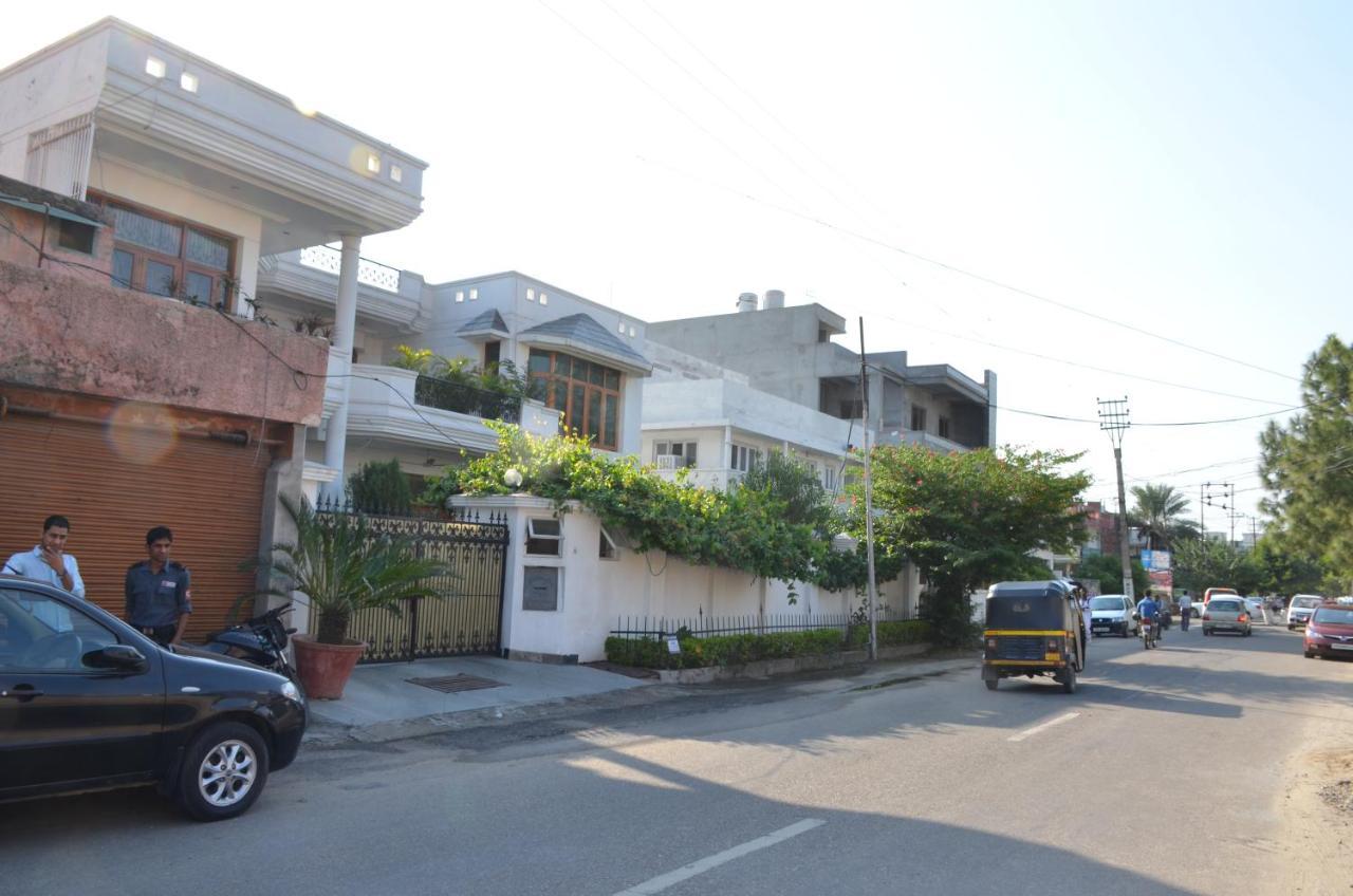 Sandy'S Homestay Jammu Extérieur photo